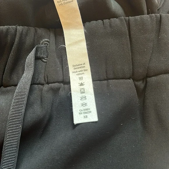 Lululemon On the Fly Black Skirt (Size 6) - Picture 9 of 9